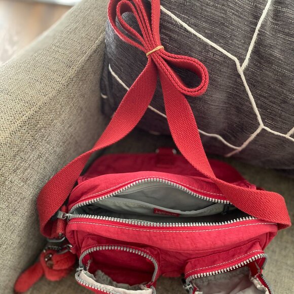 Like new Kipling smart crossbody bag color rich red - Picture 6 of 8